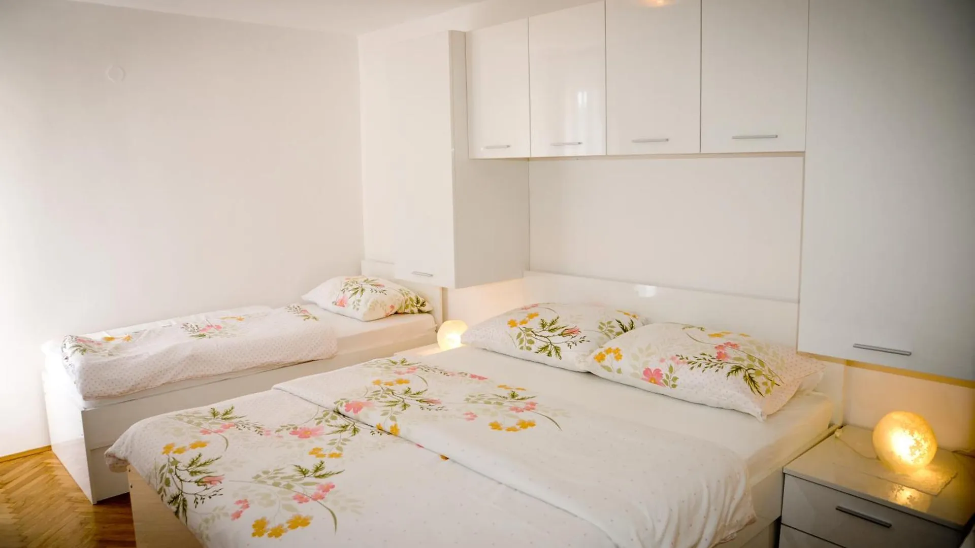 Apartmani I Sobe Lidija Lopar