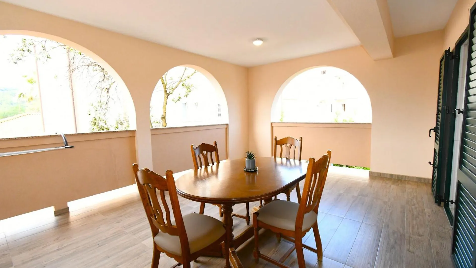 Apartmani I Sobe Lidija Lopar Gasthof