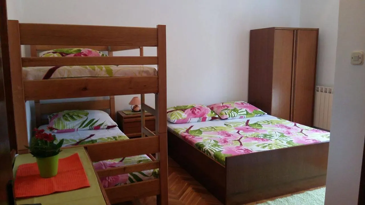 Apartmani I Sobe Lidija Lopar 0*,